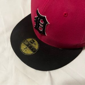 New Era 59 Fifty Detroit Tigers Pink Black MLB Fitted Hat 7 1/2